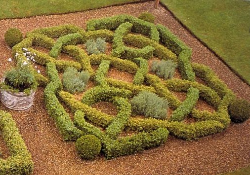 http://www.ebts.org/wp-content/uploads/2014/12/Barnsley-House-Garden-designer-Rosemary-Verey-famous-garden-in-Gloucestershire-England-renowned-for-its-knot-garden-2.jpg
