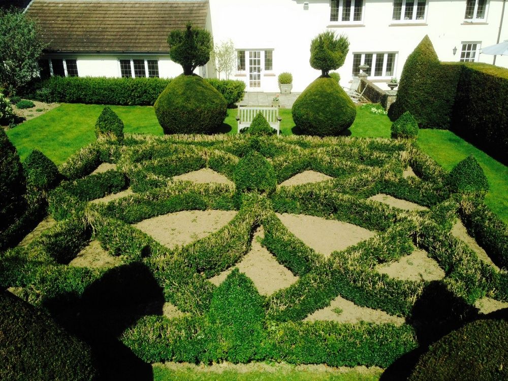 Gardens in East Sussex a ‘hands on’ day out – Updated April 2015